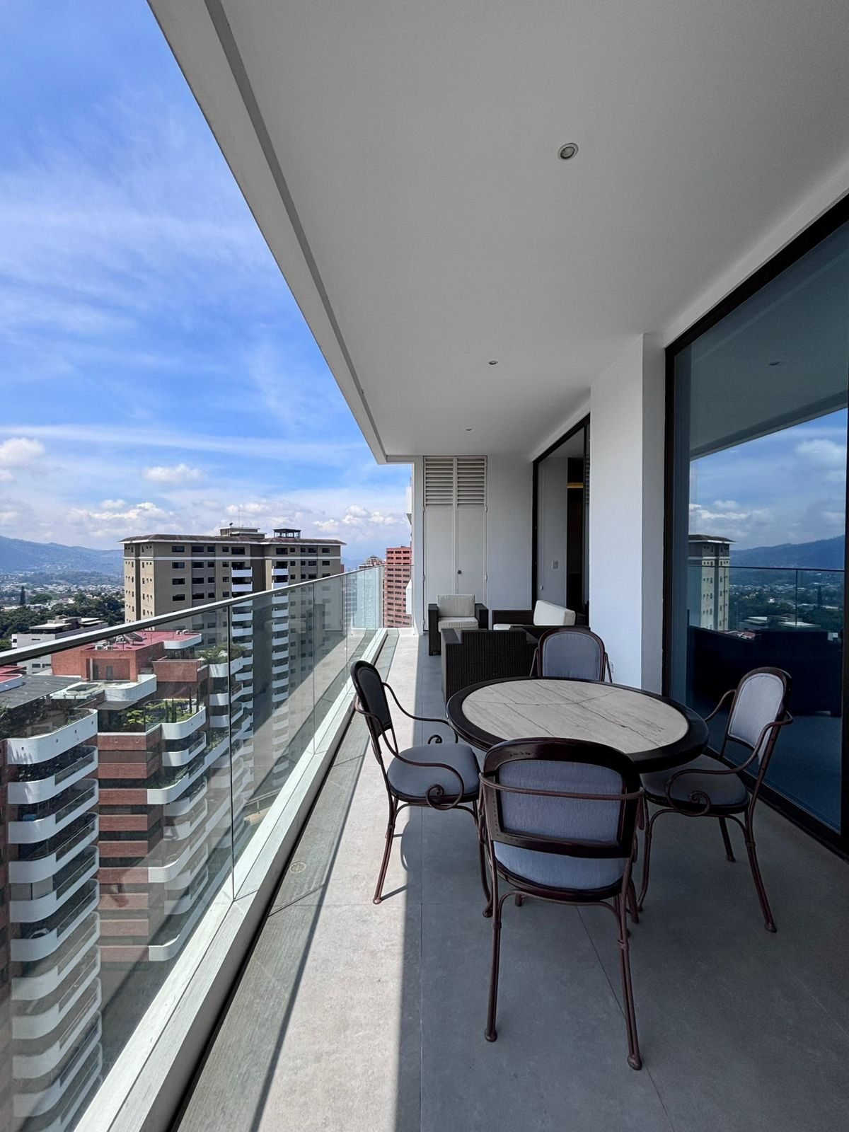Apartamento en Edificio Echo, zona 14