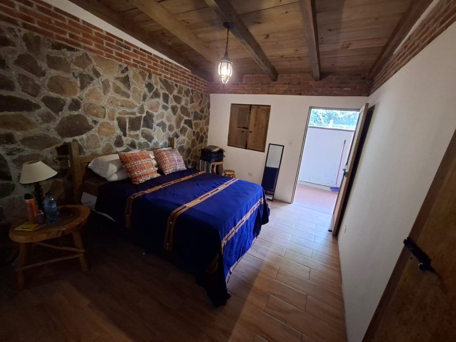 Casa con locales comerciales en el casco de Antigua