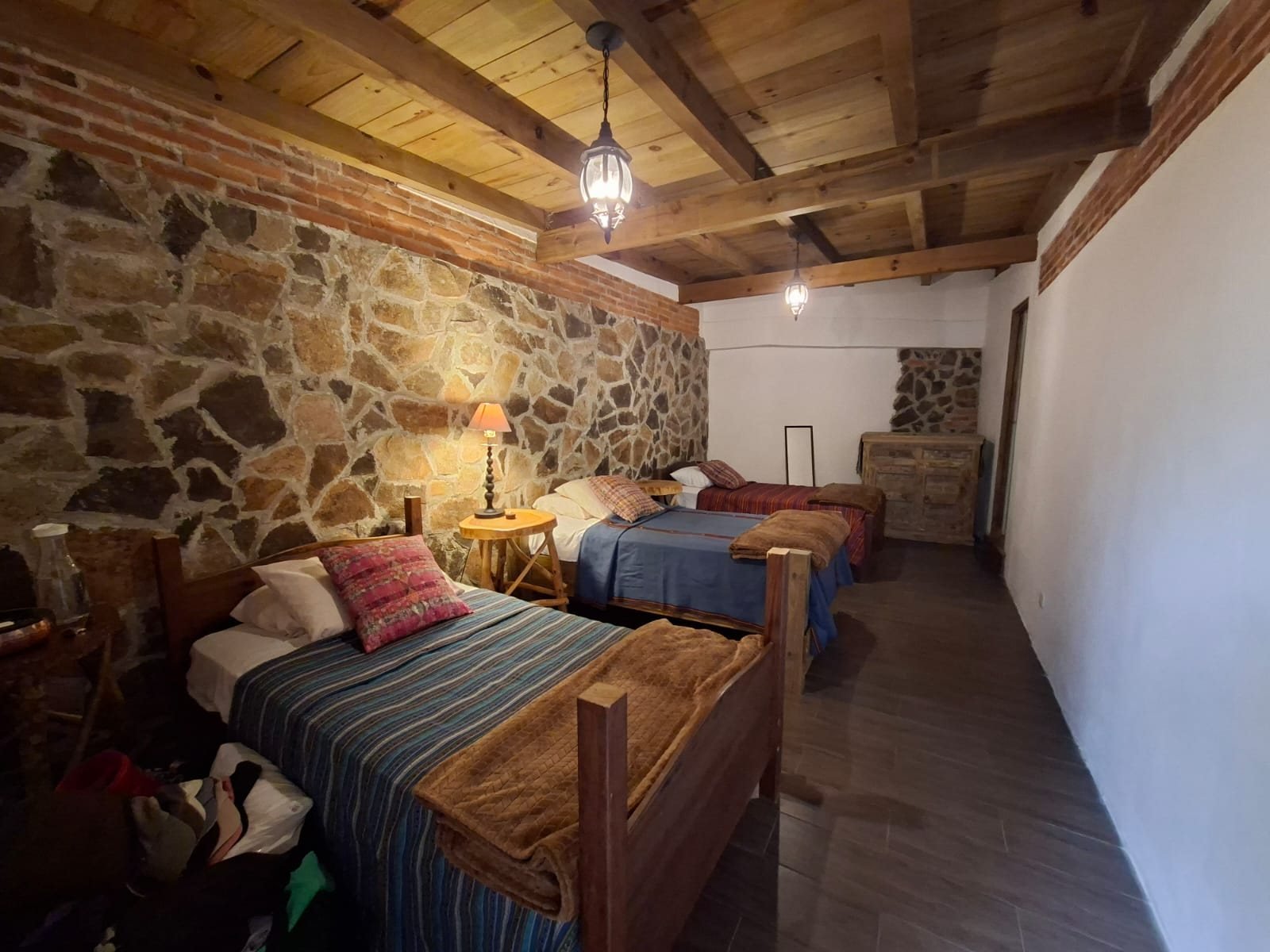 Casa con locales comerciales en el casco de Antigua