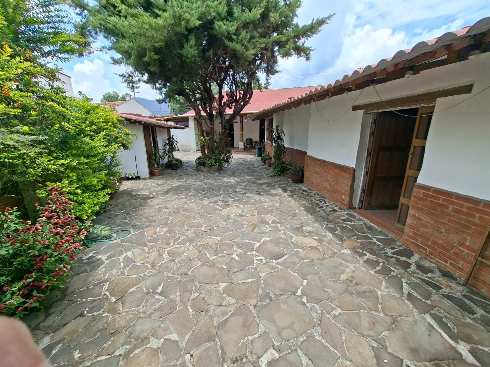 Casa con locales comerciales en el casco de Antigua