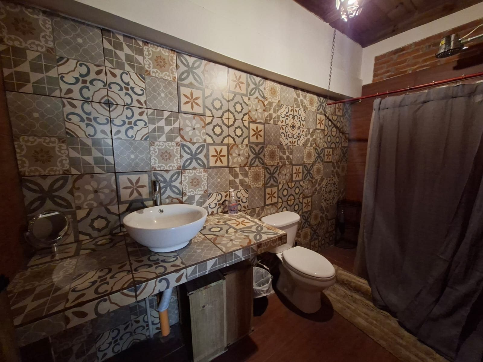 Casa con locales comerciales en el casco de Antigua