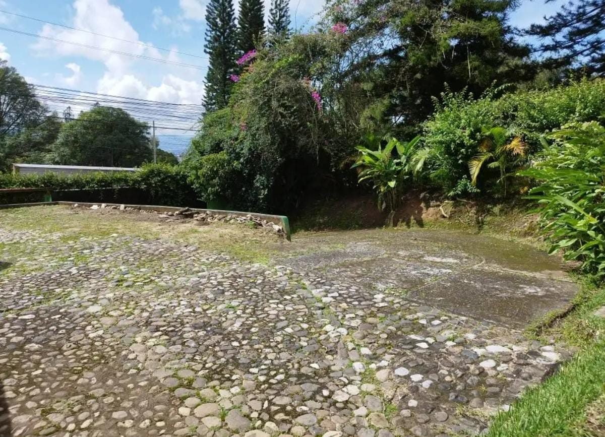 Edificio comercial en km 4, por el Hilton