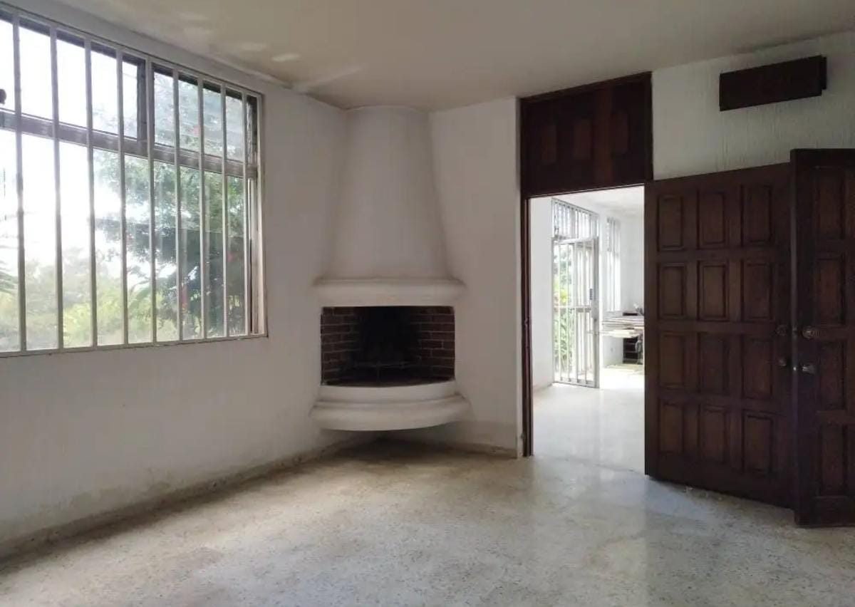 Edificio comercial en km 4, por el Hilton