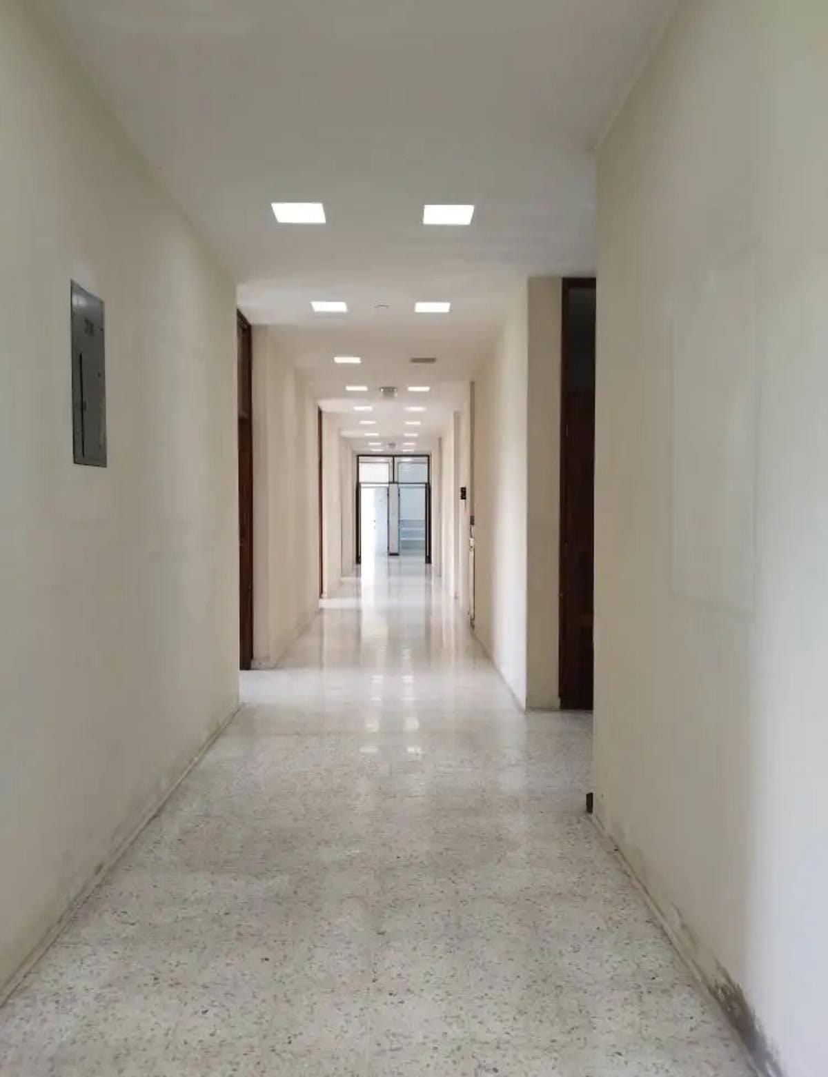 Edificio comercial en km 4, por el Hilton