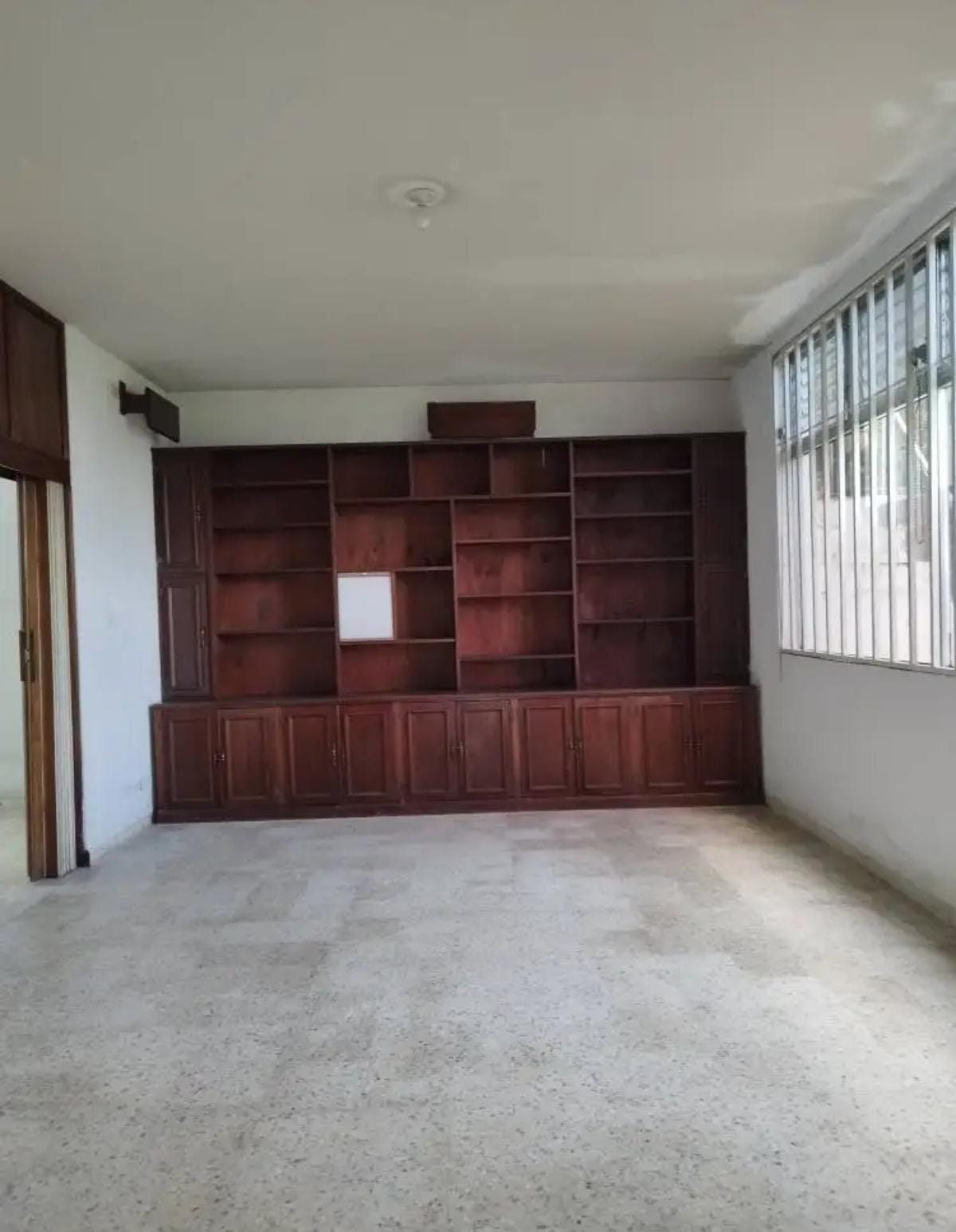 Edificio comercial en km 4, por el Hilton