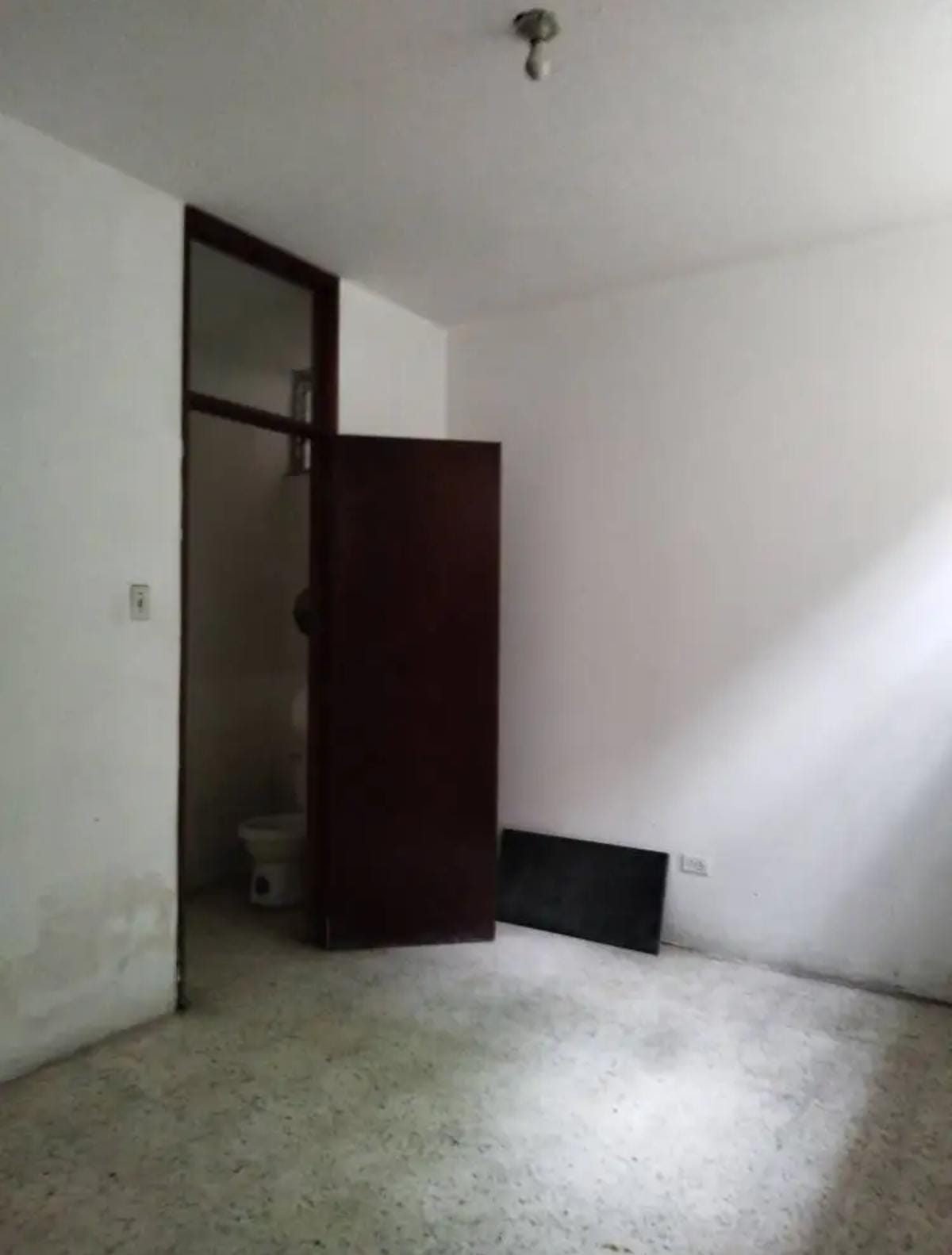 Edificio comercial en km 4, por el Hilton