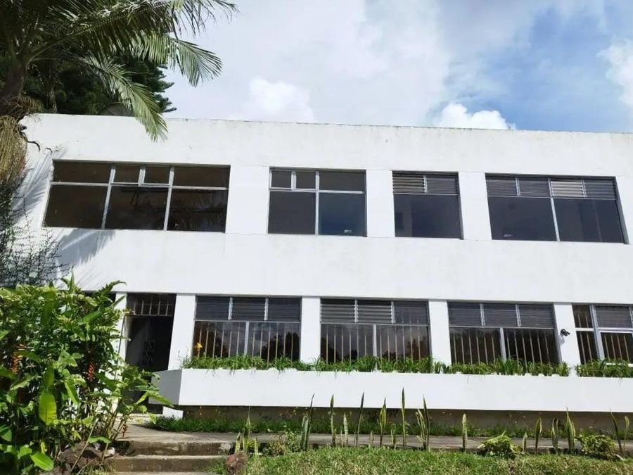 Edificio comercial en km 4, por el Hilton