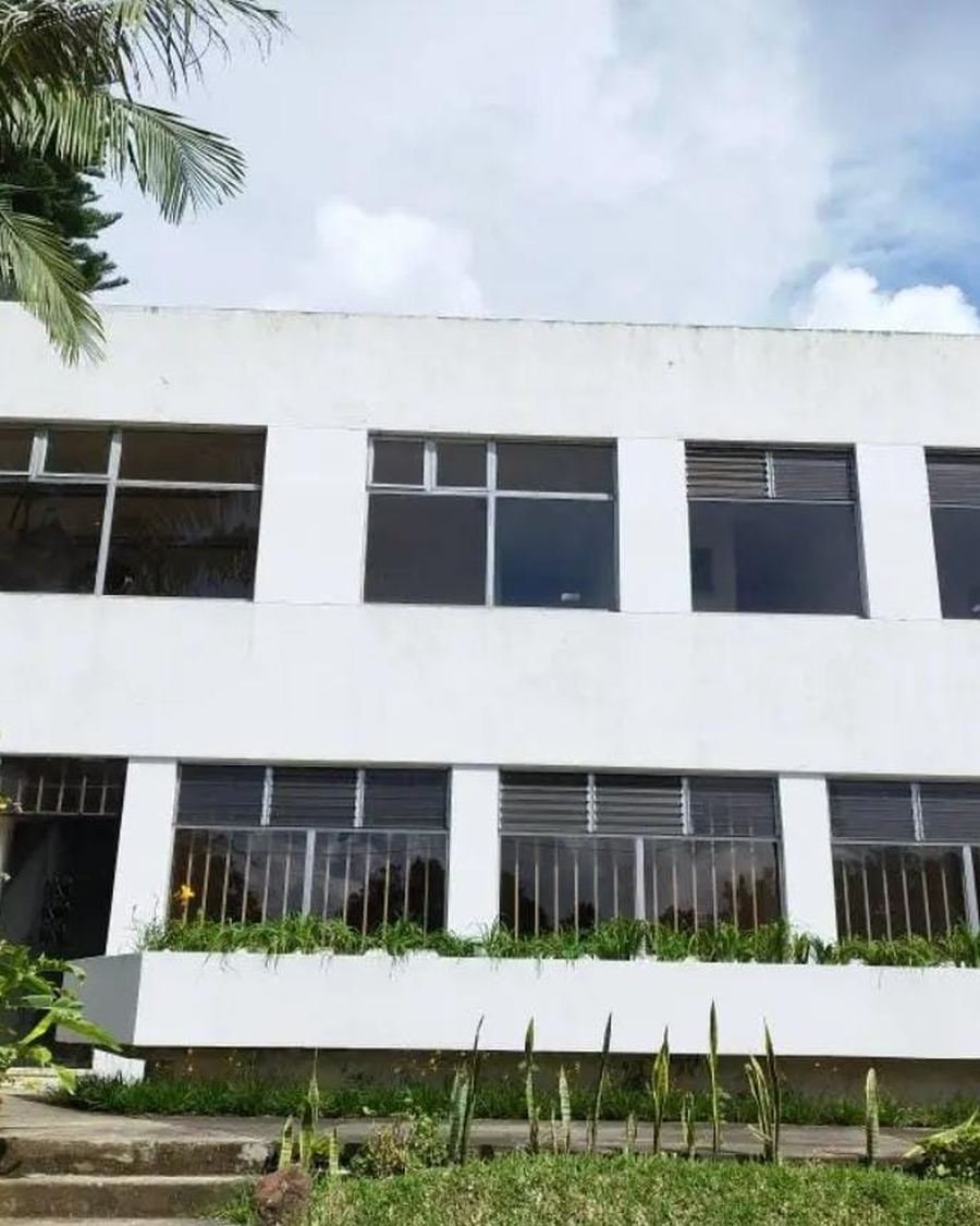Edificio comercial en km 4, por el Hilton — Km 4, Ciudad de Guatemala