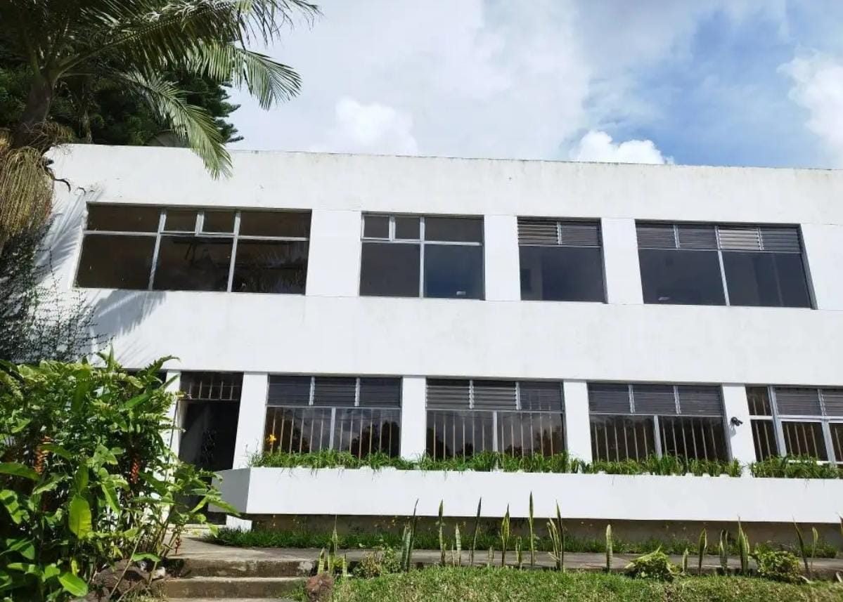 Edificio comercial en km 4, por el Hilton