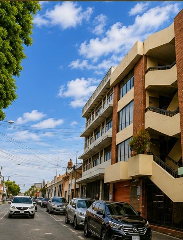 Edificio de uso mixto en zona 1