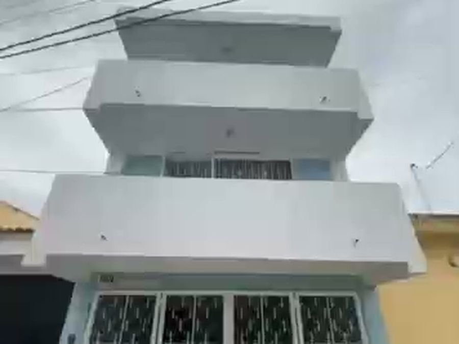 Casa de cuatro niveles en Finca San Rafael, zona 6